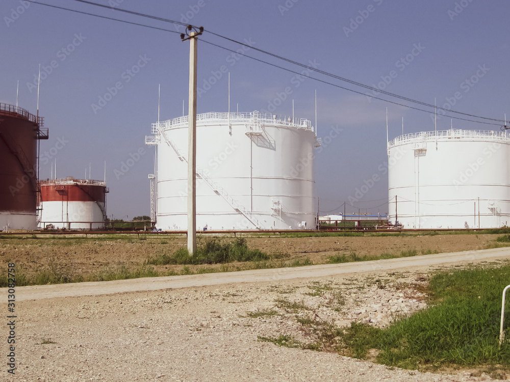 Tank the vertical steel. Capacities for storage of oil products Tank the vertical steel. Capacities for storage of oil products