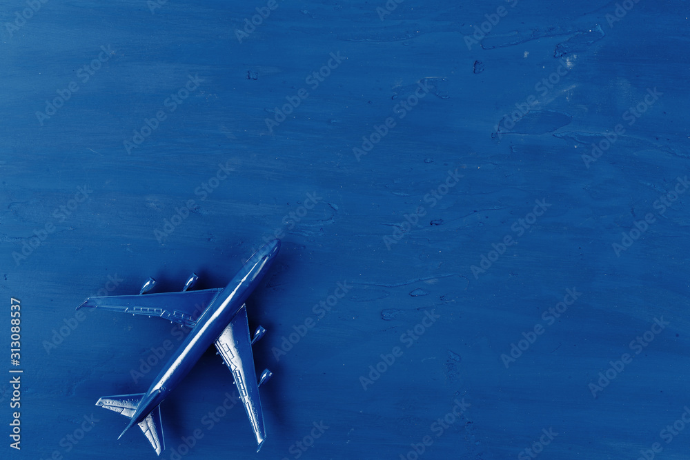 Naklejka premium Toy plane on classic blue background, top view