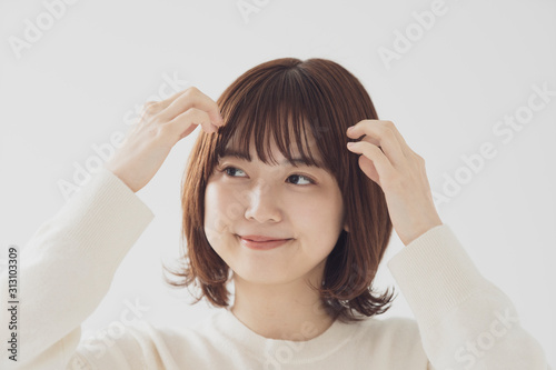 前髪を整える女性 photo