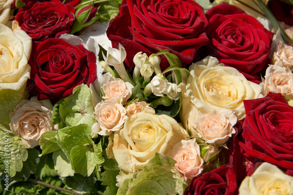 Obraz premium fresh vibrant colorful wedding bouquet