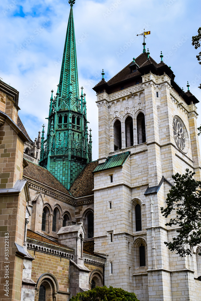 La cathédrale Saint-Pierre est une cathédrale de Genève, en Suisse, appartenant aujourd'hui à l'Église protestante réformée de Genève. Flèche de la cathédrale Saint-Pierre 