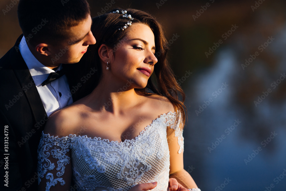Naklejka premium elegant bride with beautiful makeup and dress with lace. groom i
