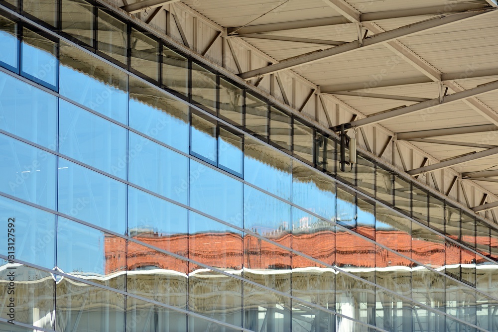 Obraz premium The windows of a modern building for offices. Business buildings architecture.