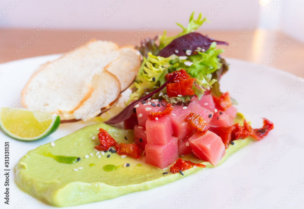 tuna Tartar with avocado, lettuce, sun-dried tomatoes and bread chips tuna Tartar with avocado, lettuce, sun-dried tomatoes and bread chips