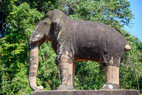 Elephant de pierre baray oriental