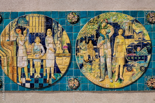 bitterfeld, deutschland - altes wandmosaik aus der ddr