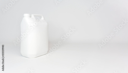 Фотография 5 ltr / Litre White Plastic Container Containing Fluid