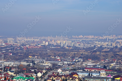 Widok na miasto Kielce zanieczyszczone smogiem © Patdrig Torc