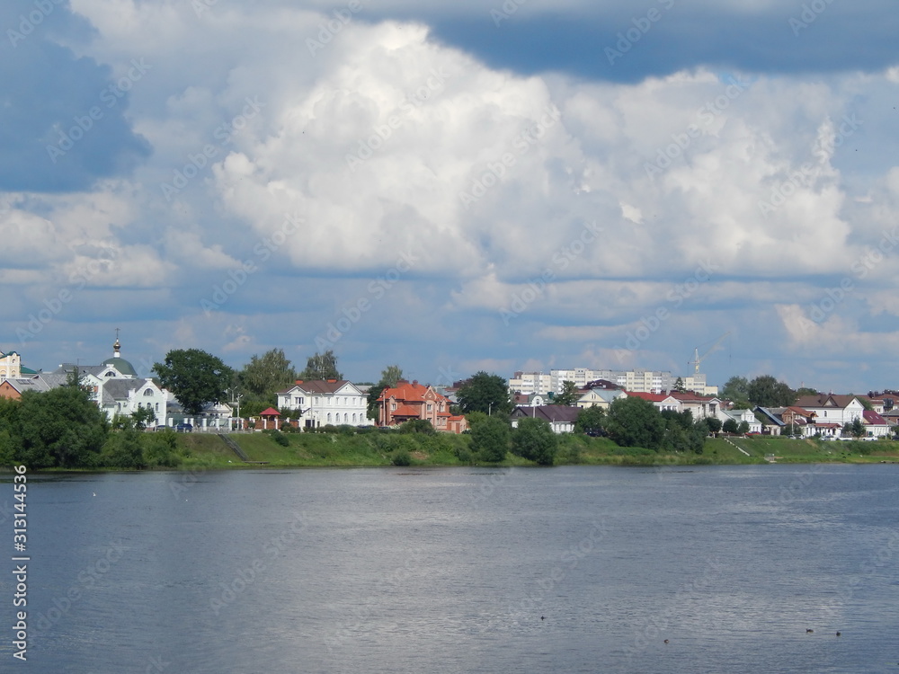 Село на реке