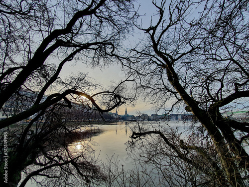 Jezioro w centrum Hamburga. Hamburg, Niemcy.