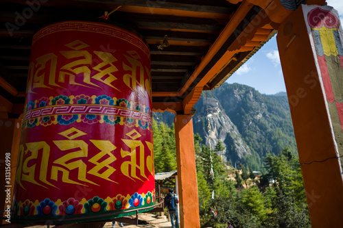 Fotografie Large prayer wheel in buddhist temple in Bhutan