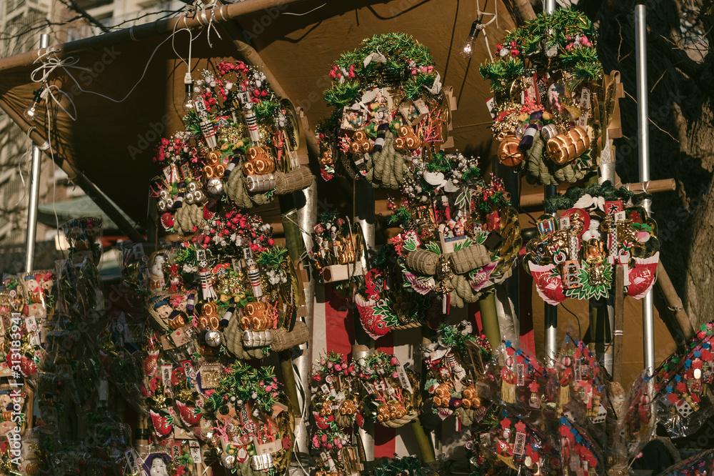 Naklejka premium 東京都台東区浅草にあるお寺で売られている熊手