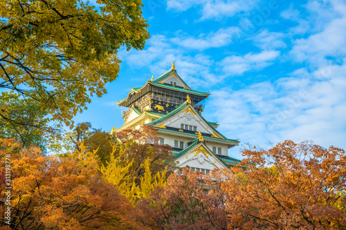 秋の大阪城　天守閣
