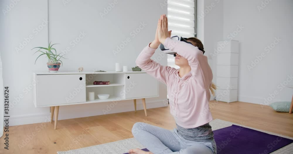 Living room yoga session with Virtual Reality 