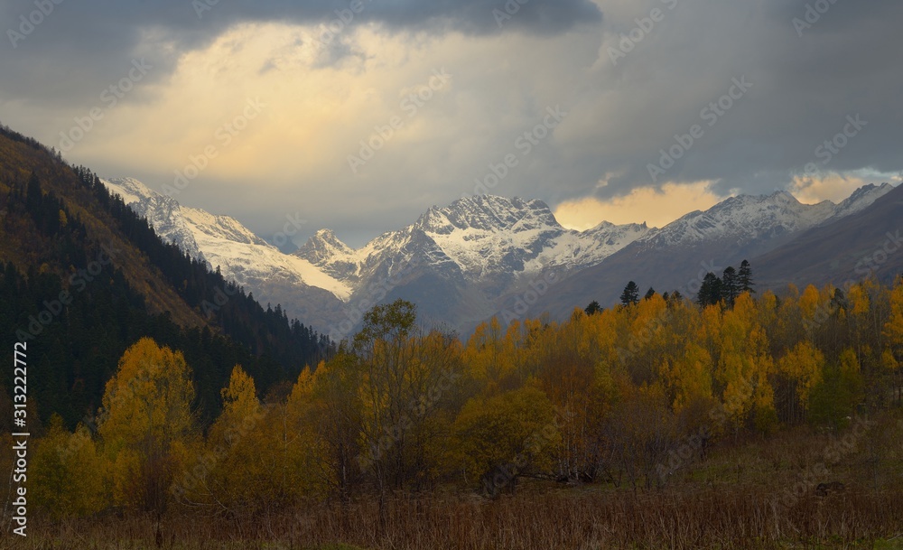 Obraz premium Dawn in mountains