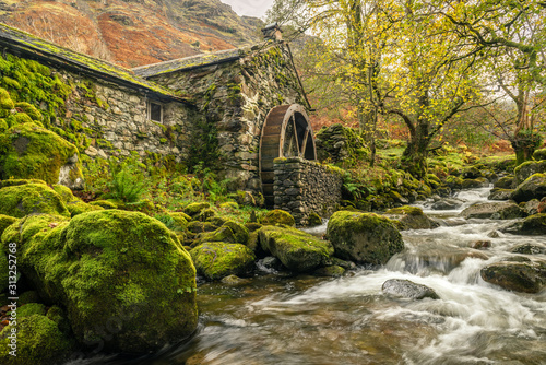 Платно Old mill with a waterwheel built in the early 1800's in Borrowdale in the Lake D