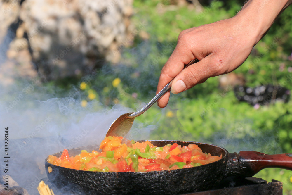 Frying tomatoes in nature