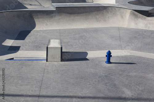 Bau von Outdoor Sportanlagen: Moderner Skatepark photo