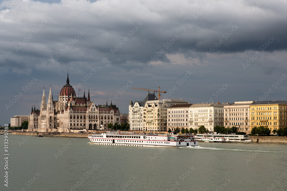 Obraz premium Launch at river Danube near Parliament building Budapest