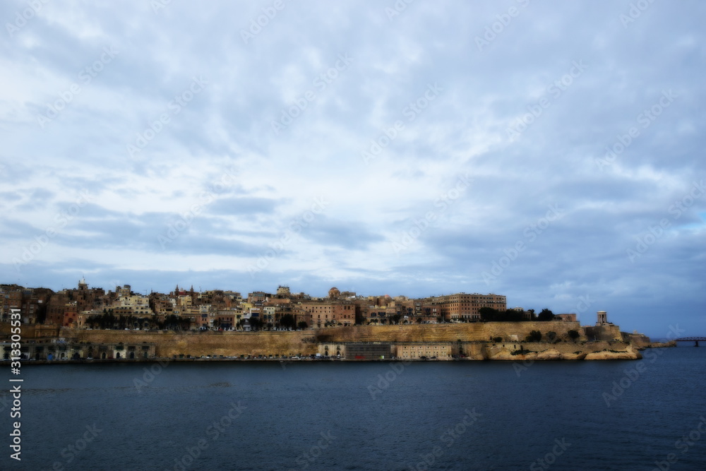 Widok z zatoki na Vallettę