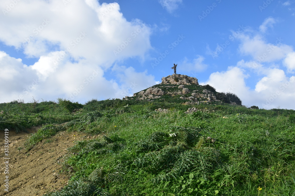 Gozo posąg Chrystusa na wzgórzu