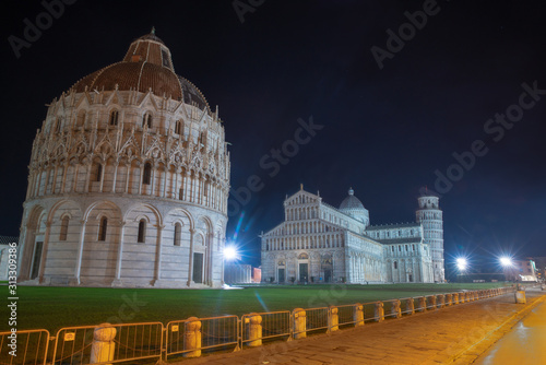 Photography Baptistery of San Giovanni and Cathedral include falling tower