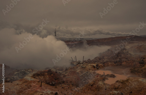 Żródła geotermalne elektrownia islandia krajobraz postapokaliptyczny gejzery