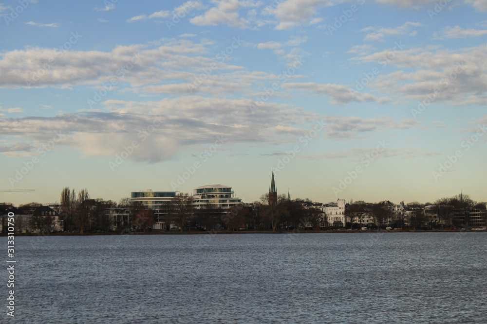 Winter in Hamburg; Blick über die Alster nach Rotherbaum