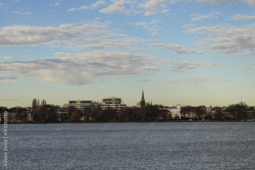 Winter in Hamburg; Blick über die Alster nach Rotherbaum Winter in Hamburg; Blick über die Alster nach Rotherbaum