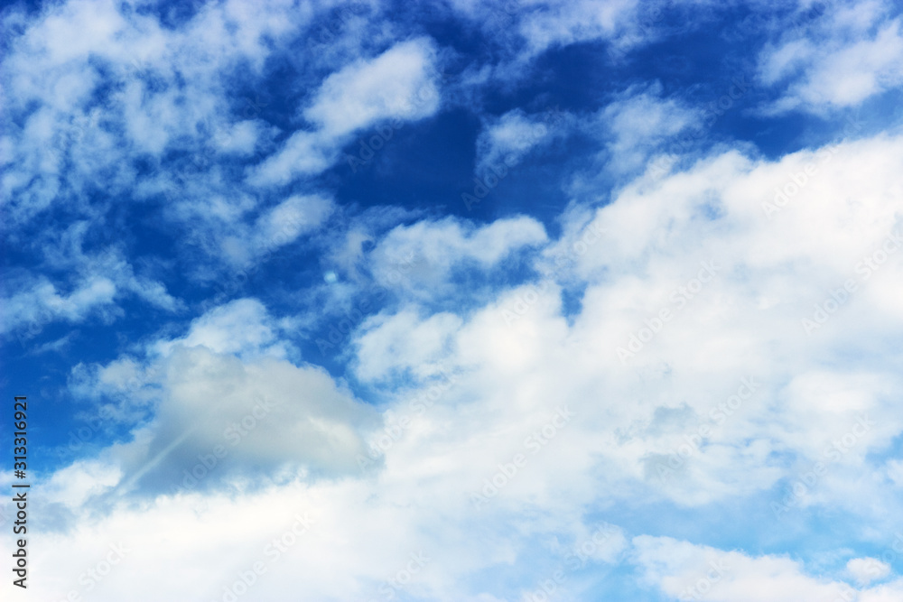 Fototapeta premium The background of the sky with white clouds