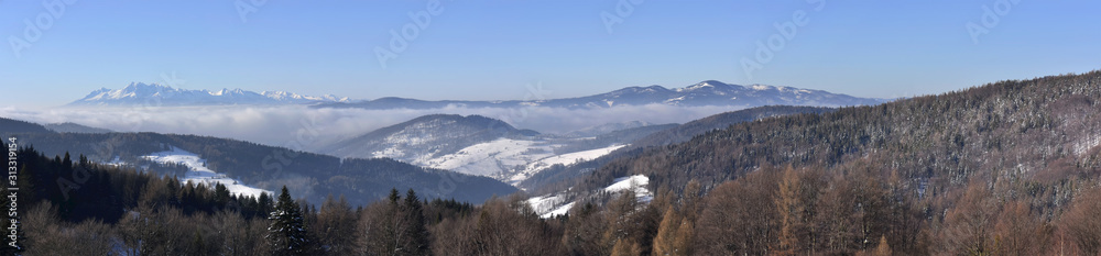 Panorama na Tatry i Beskid Sądecki z Bacówki pod Wierchomlą - Beskid Sądecki - Dwie doliny