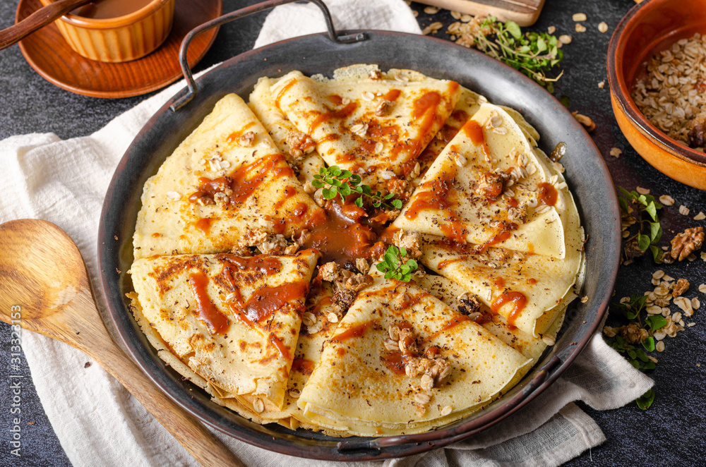 Caramel crepes with granola Caramel crepes with granola