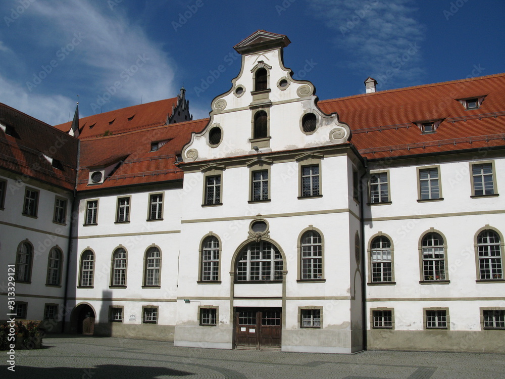 Innenhof Kloster St. Mang und Rathaus Füssen