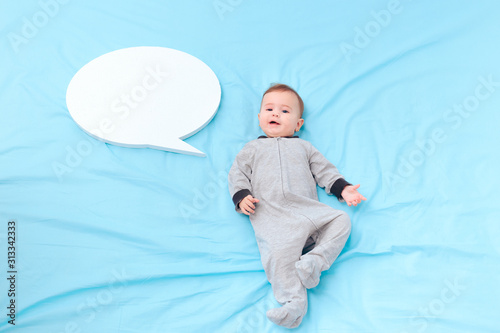 Foto Baby Talking with Speech Bubble Learning Language