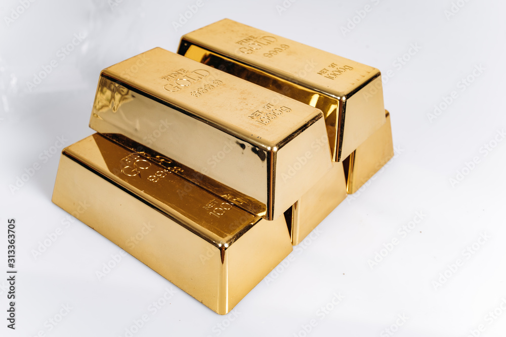 Five gold bars. Gold bars of 1 kg or 1000 grams. Gold bars are on the table. Five gold bars. Gold bars of 1 kg or 1000 grams. Gold bars are on the table.