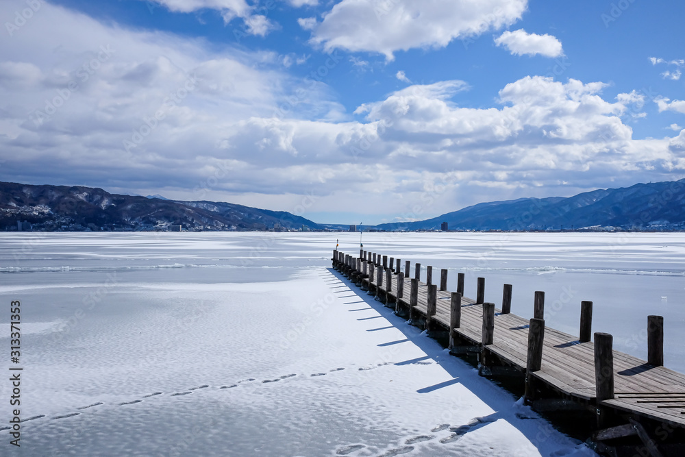Naklejka premium 2018 長野県 諏訪湖の御神渡り