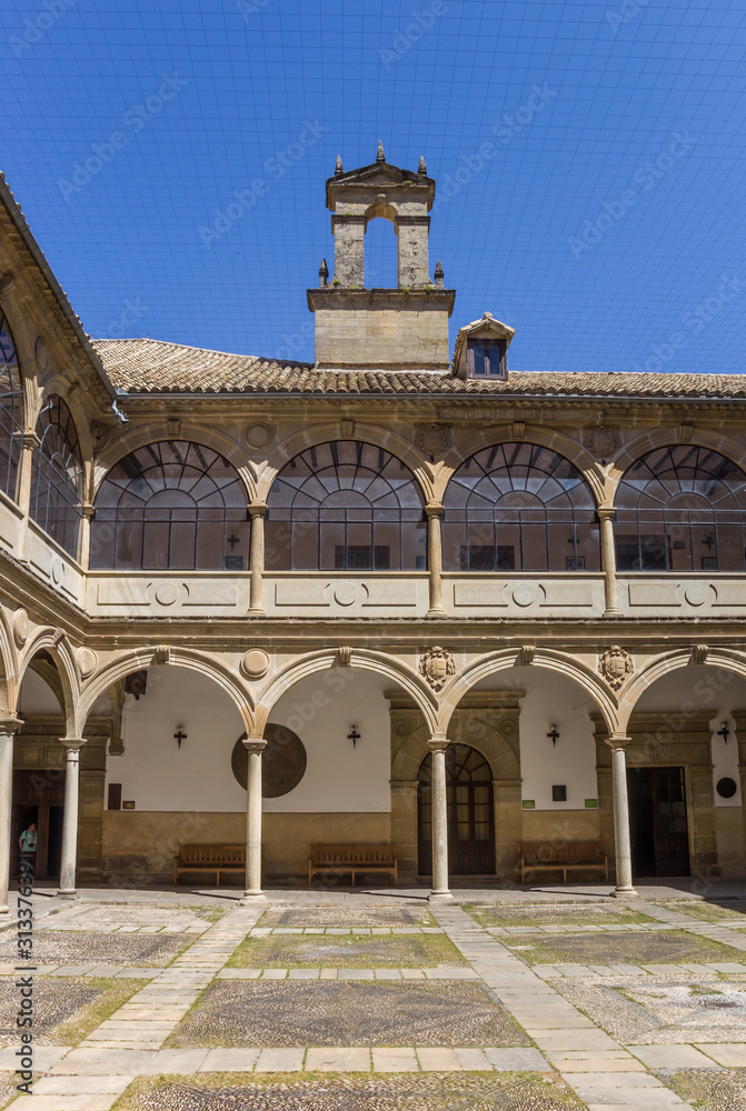 Obraz premium Courtyard of the old university of Baeza, Spain