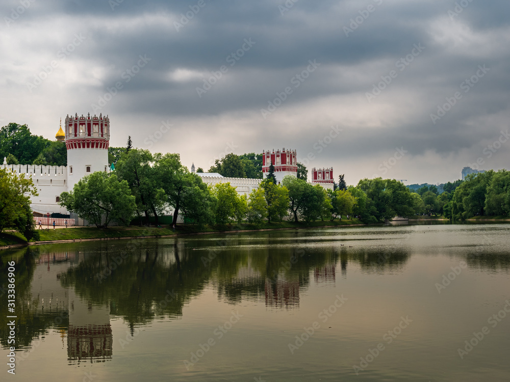 Moskau Monastery with bad weather and thunder storm clouds at the background