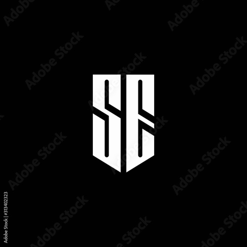 SE logo monogram with emblem style isolated on black background