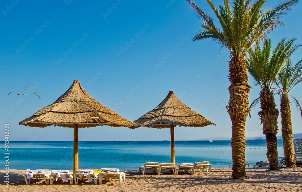 Fototapeta premium Eilat is idyllic vacation and tourist resort city with nice public beaches on the Red Sea for vacation and resting. 