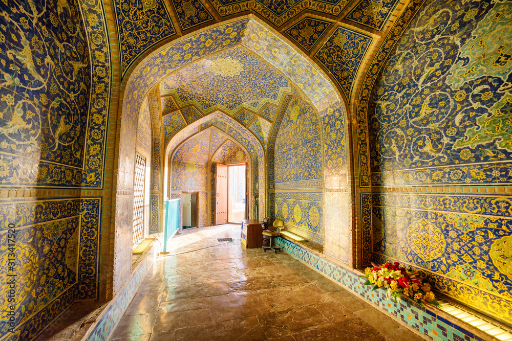 Amazing vaulted arch passageway in Sheikh Lotfollah Mosque, Iran