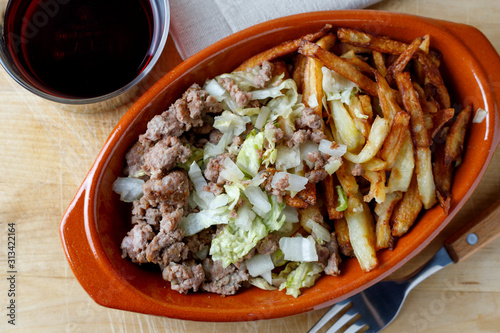 Canvas Print Traditional cuban potatoes with minced meat, lettuce and onion