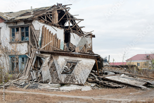 Quadro su tela Ruins of old destroyed building. Country scene