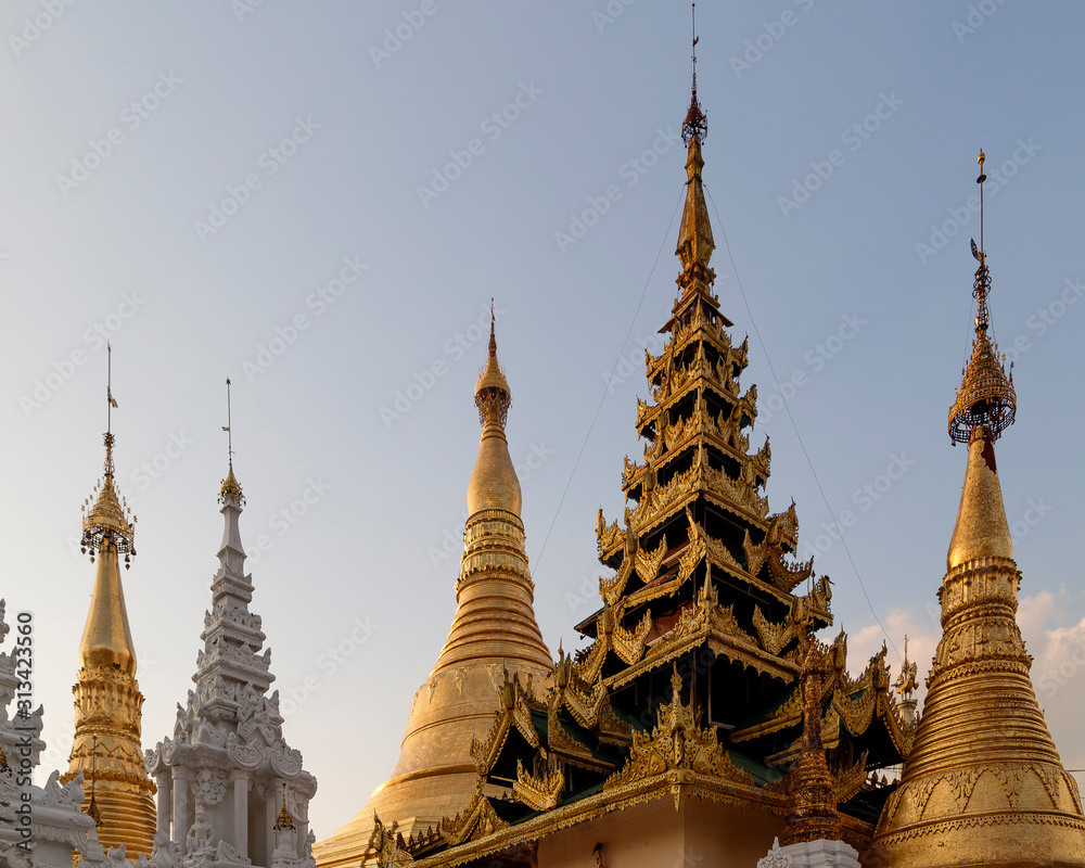 Fototapeta premium shwedagon pagod in Rangon, Myanamar 