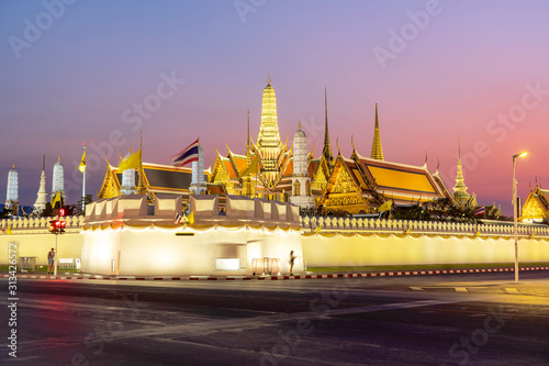 Wat phra keaw at sunset bangkok, Thailand