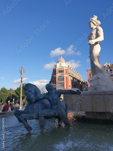 Apollo auf der Fontaine du Soleil (Sonnenbrunnen) - Place Masséna - Nizza © annacovic