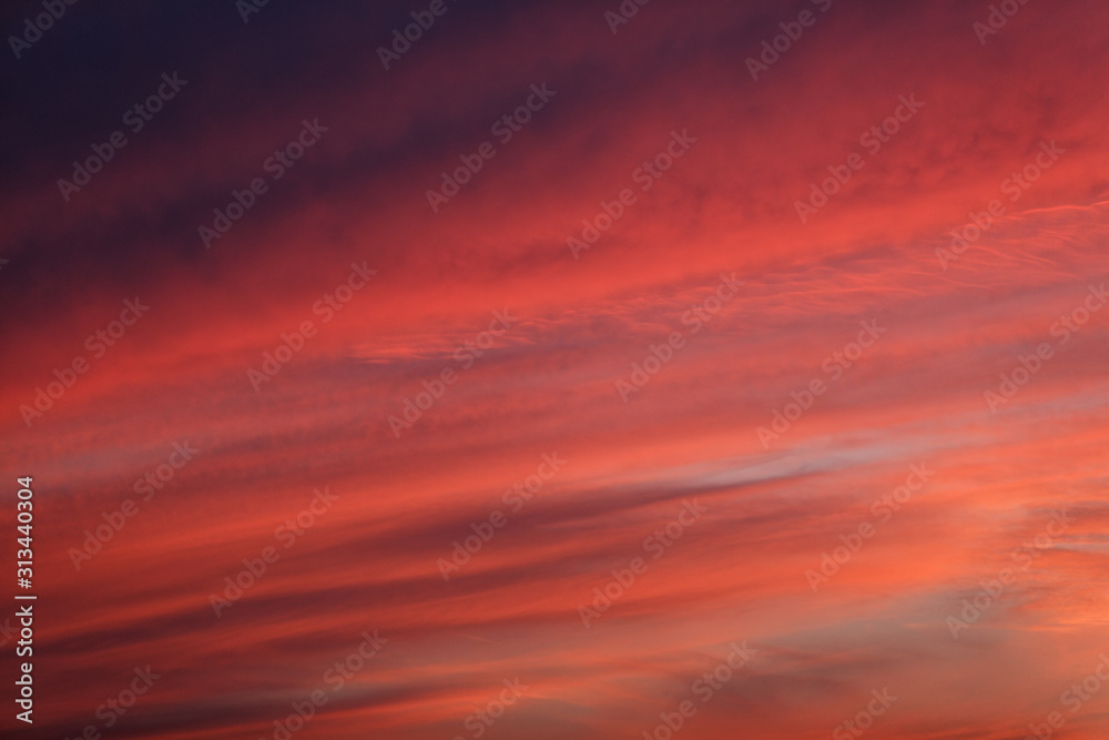 Belles couleurs du ciel au coucher de soleil dans le Pas-de-Calais - France