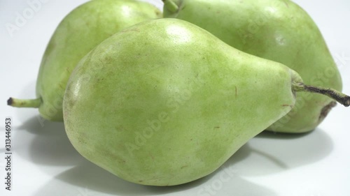 Wallpaper Mural Peras sobre fondo blanco Torontodigital.ca