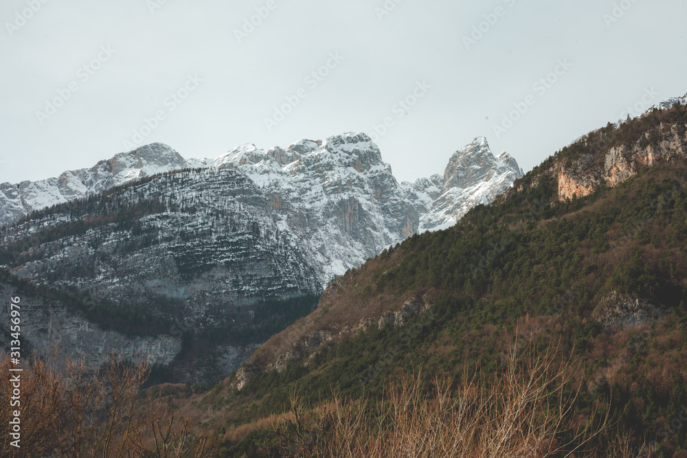 Fototapeta premium Italian Dolomites Lake in Trentino Alto Adige (riflessi sul lago, Dolomiti Italiane)
