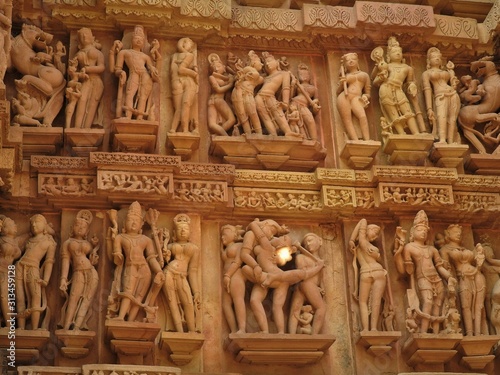 Obraz na płótnie Erotic sculptures and sex poses of man in kajuraho temples, Madhya Pradesh, India. Built around 1050, it is a UNESCO world heritage site, a tourist destination. The concept of textures and postcards. w salonie